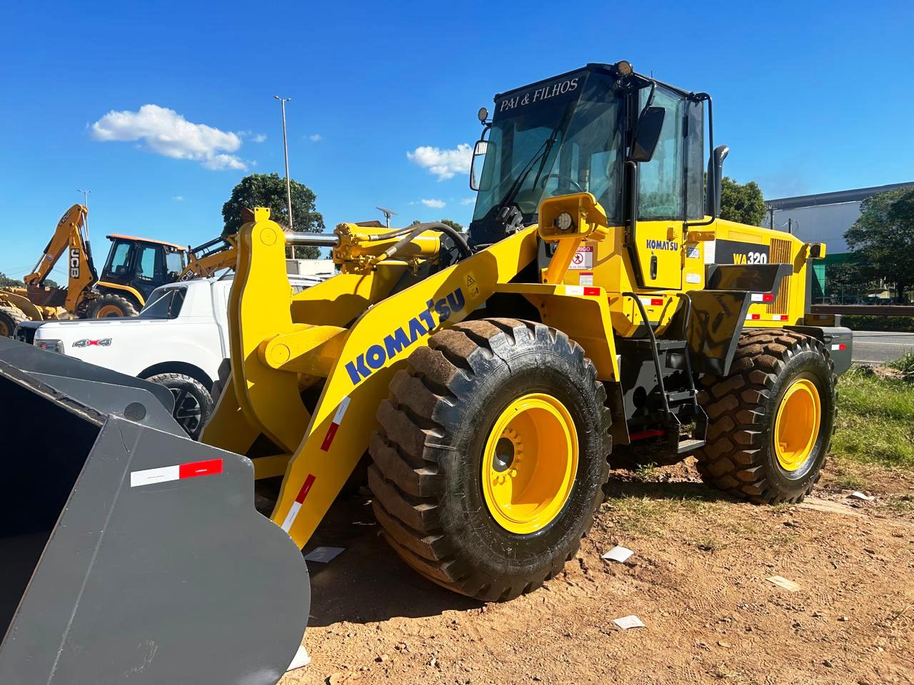 Carregadeira Pneu KOMATSU WA320 - 24E207