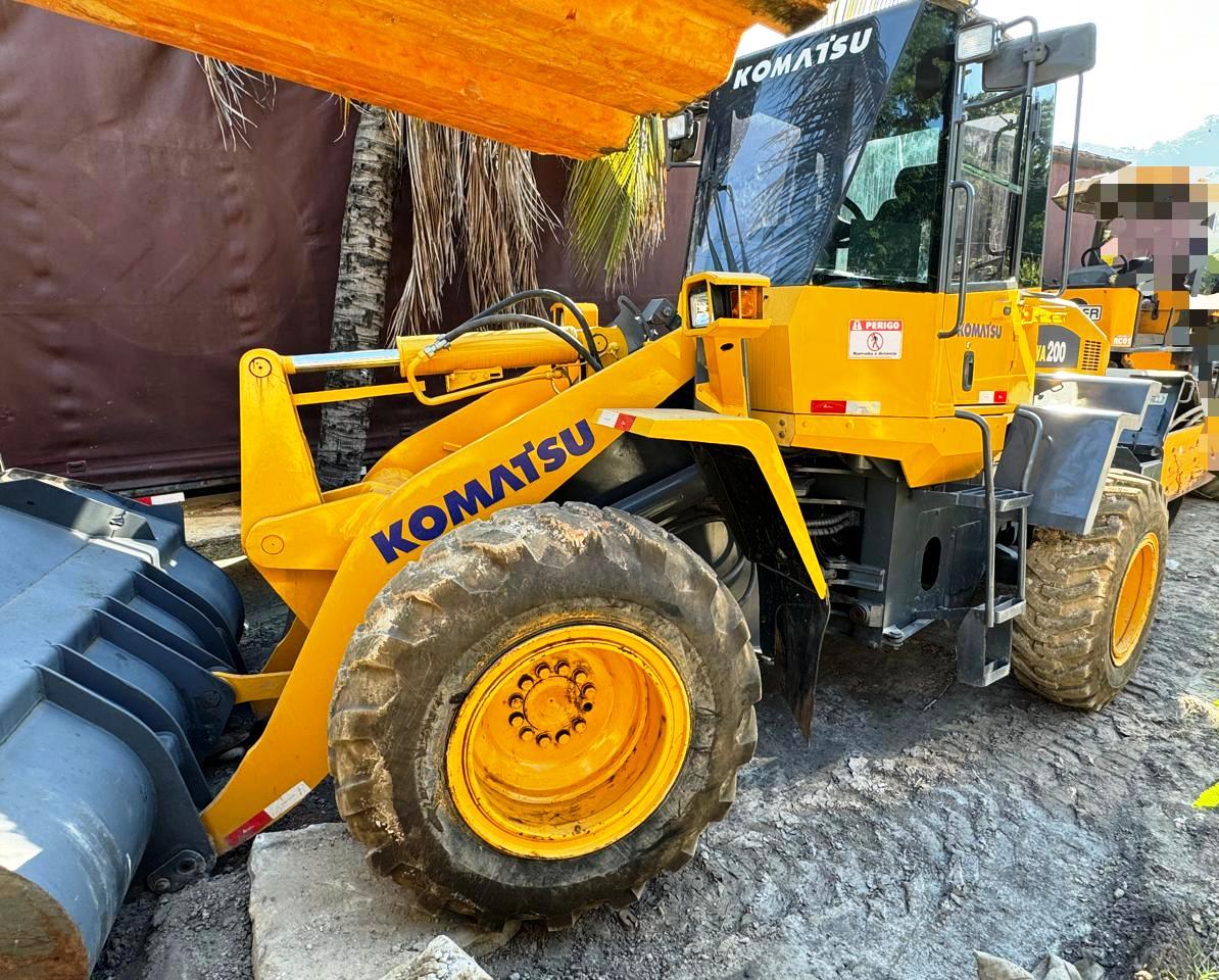 Carregadeira Pneu KOMATSU WA200 - 24E216