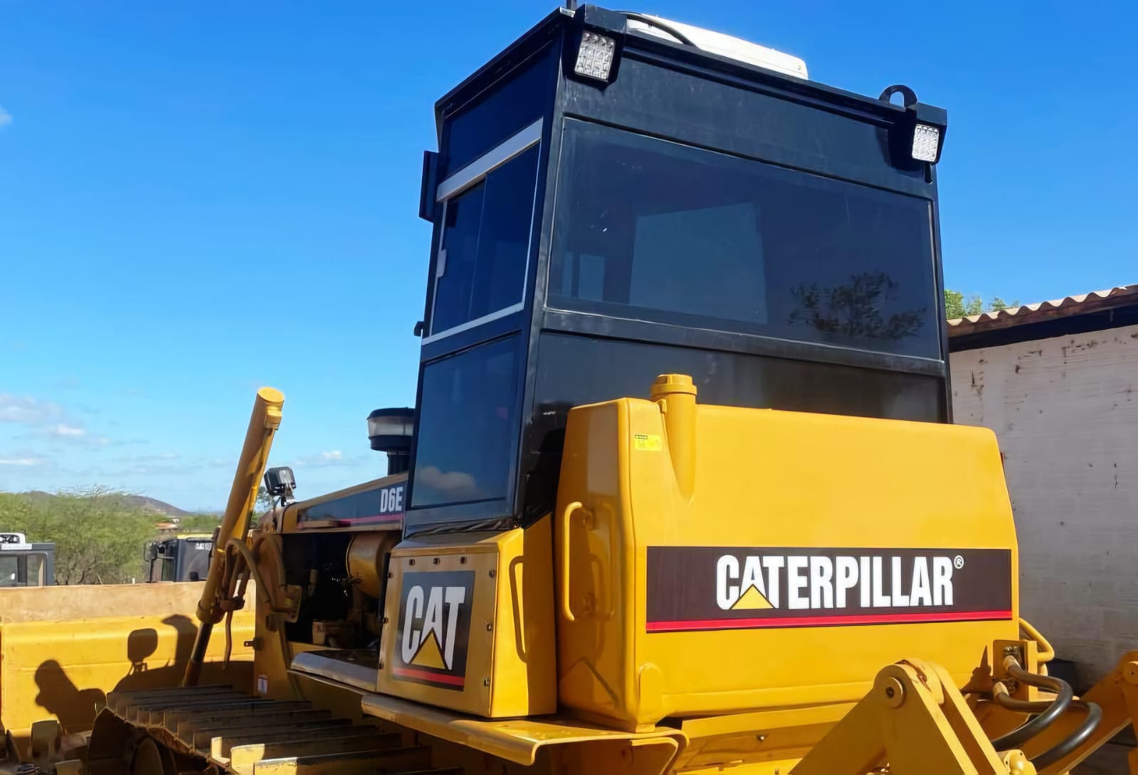 Trator Esteira CATERPILLAR D6EPS - 24F205