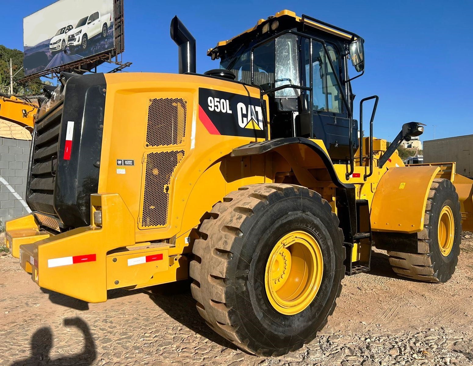 Carregadeira Pneu CATERPILLAR 950L - 24F309