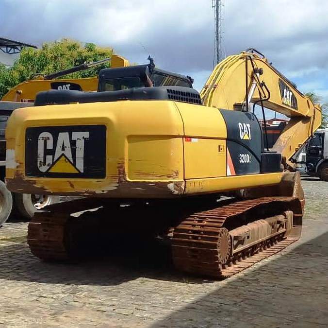 Escavadeira CATERPILLAR 320D - 24G203