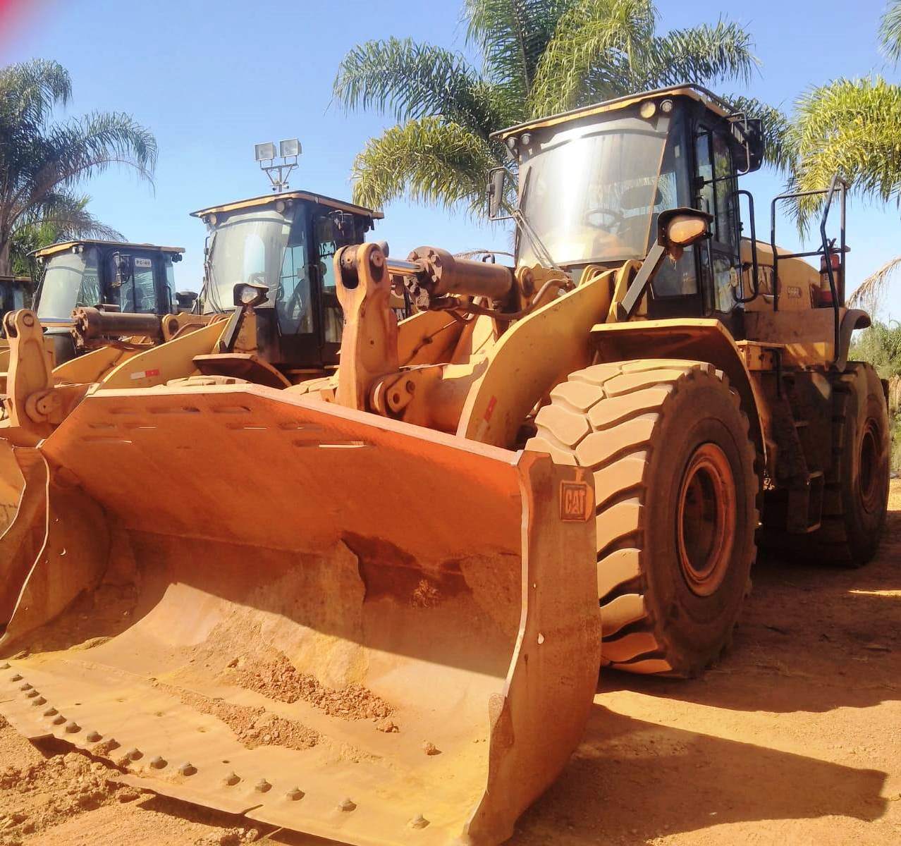 Carregadeira Pneu CATERPILLAR 966L - 24G204