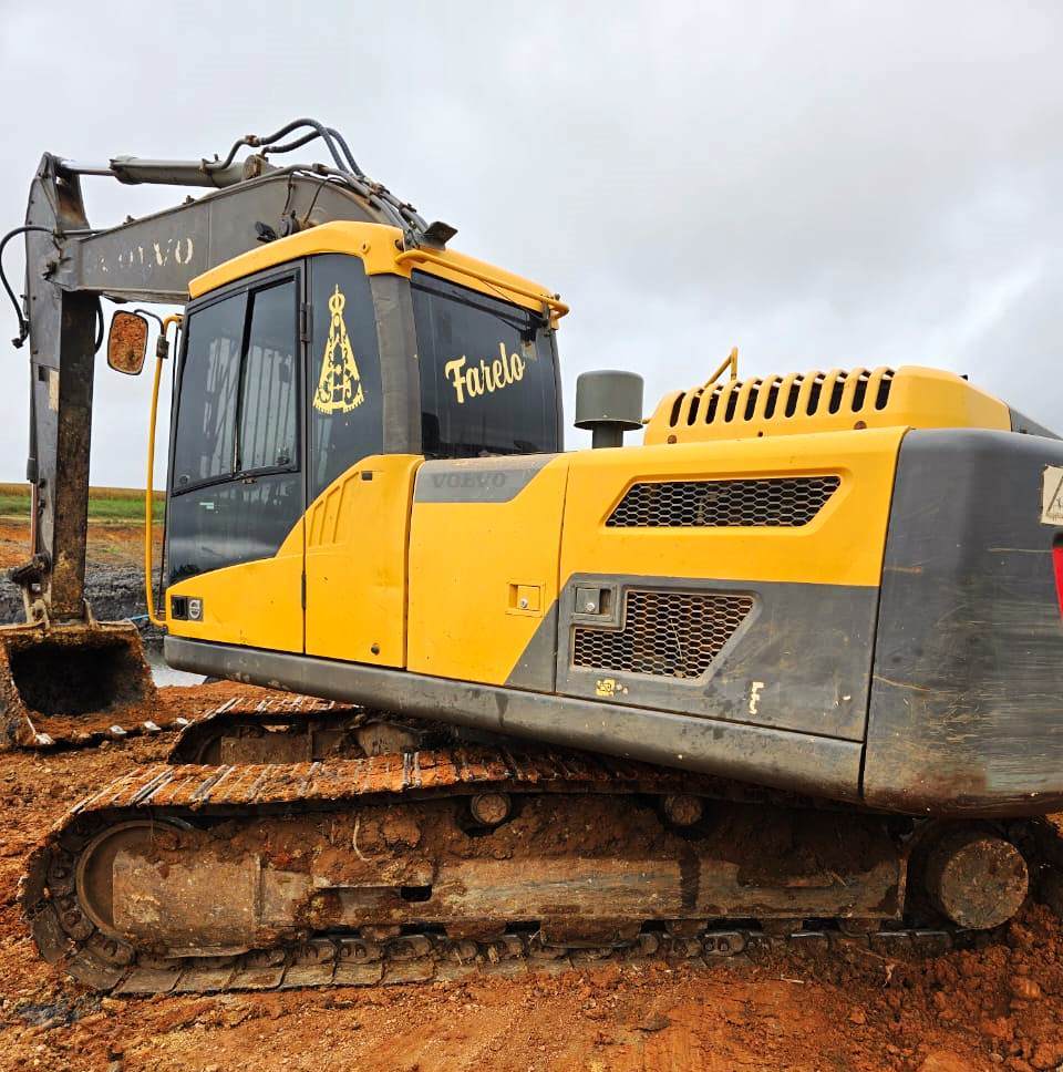 Escavadeira VOLVO EC220 - 24G322