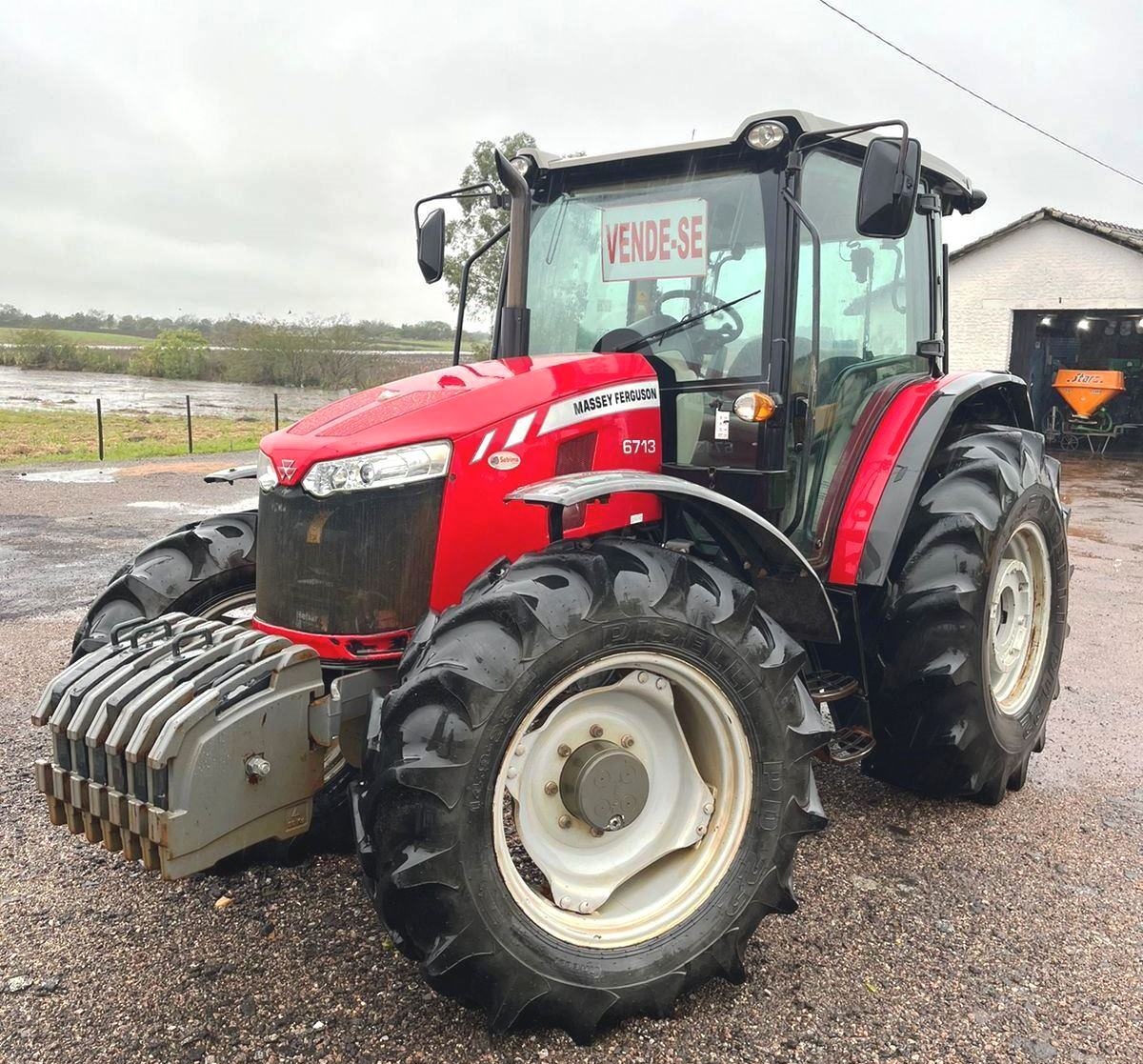 Trator Pneu MASSEY FERGUSON 6713 - 24G326