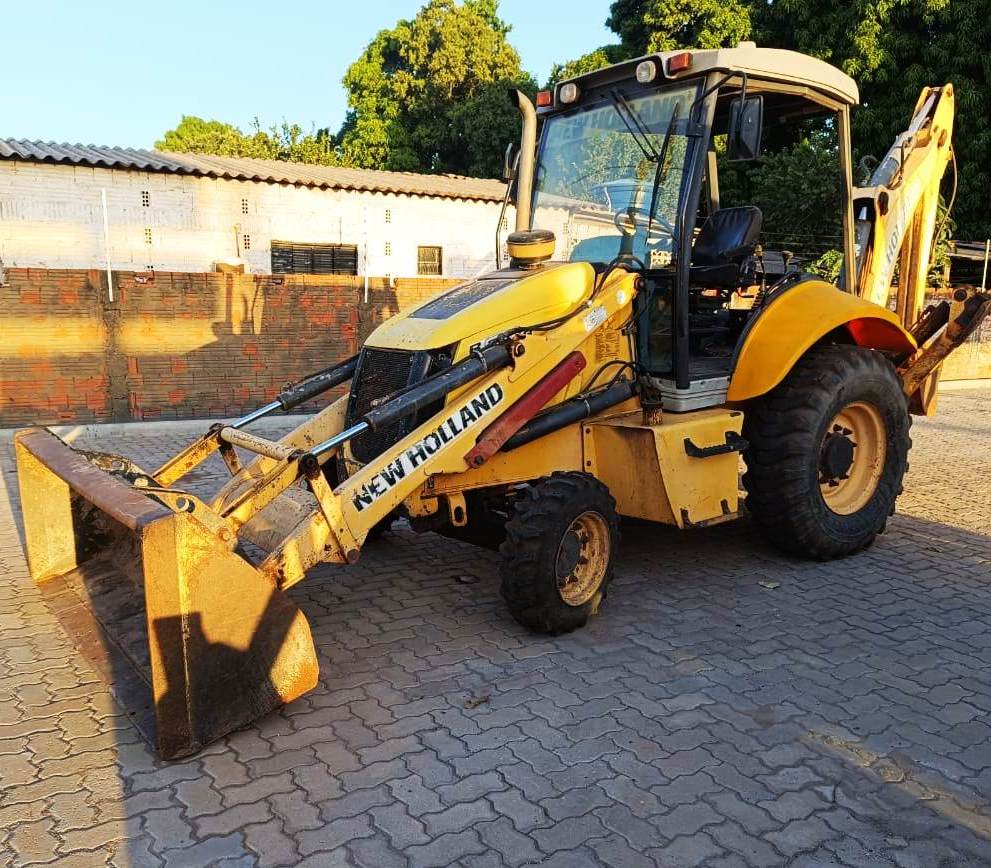 Retro Escavadeira NEW HOLLAND B90 - 24G413