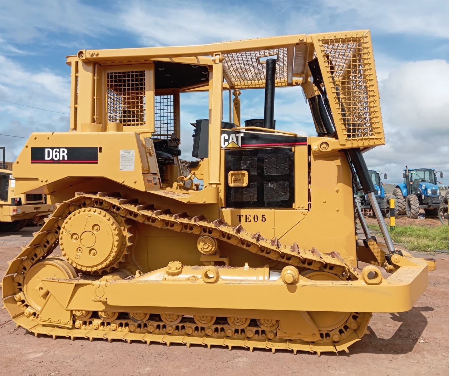 Trator Esteira CATERPILLAR D6R - 24G416