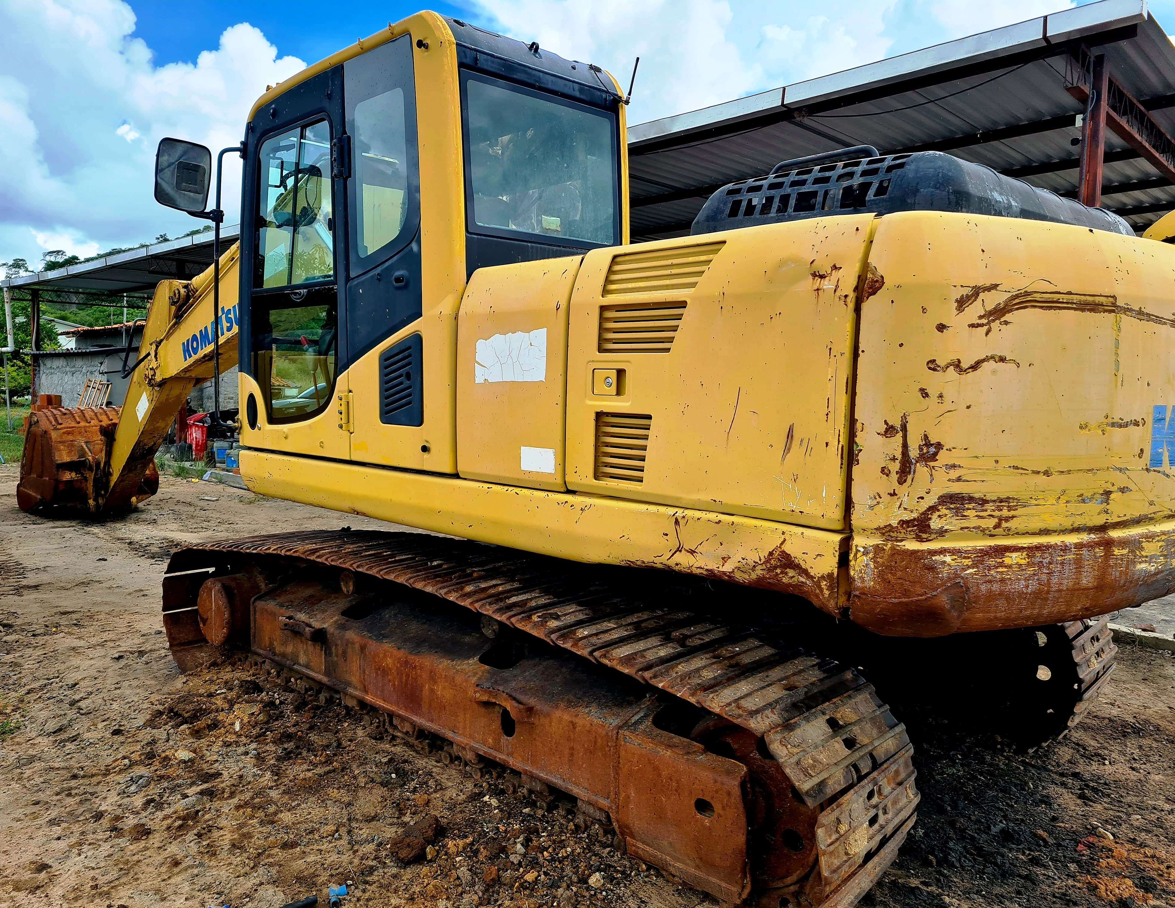 Escavadeira KOMATSU PC200 - 24H206