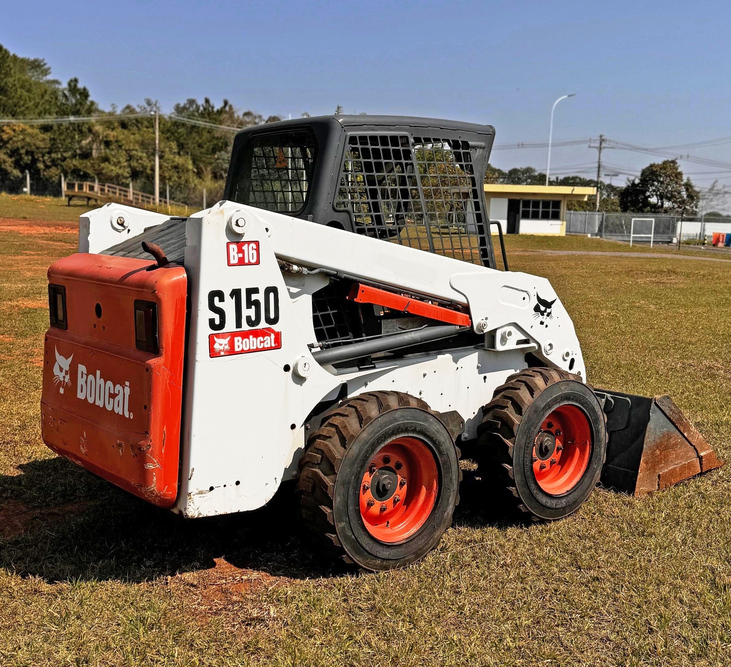 Mini Carregadeira BOB CAT S150 - 24H305