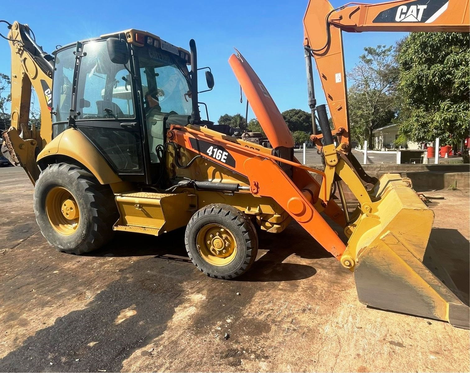 Retro Escavadeira CATERPILLAR 416E - 24J105