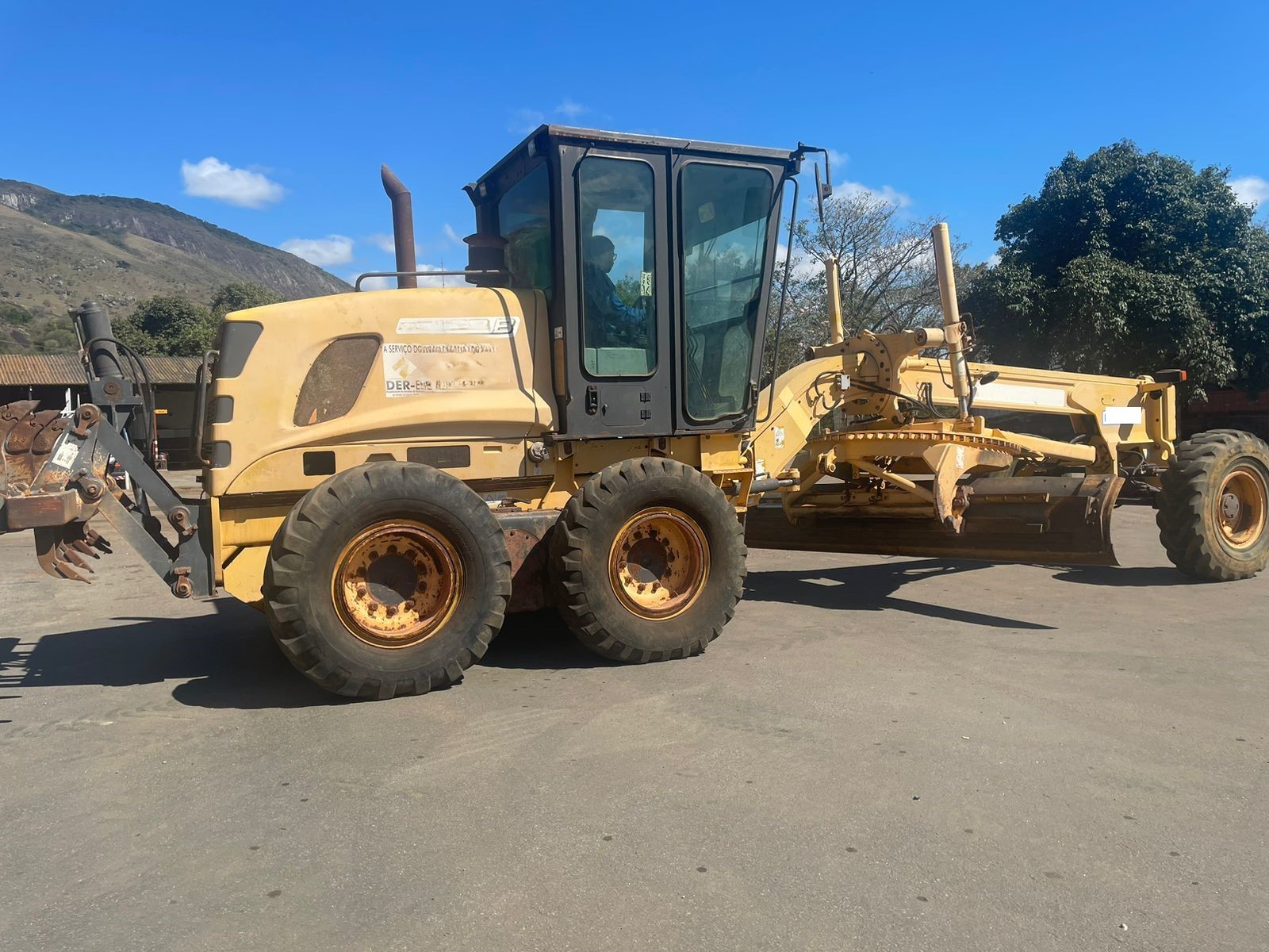 Motoniveladora NEW HOLLAND RG170 - 24J203