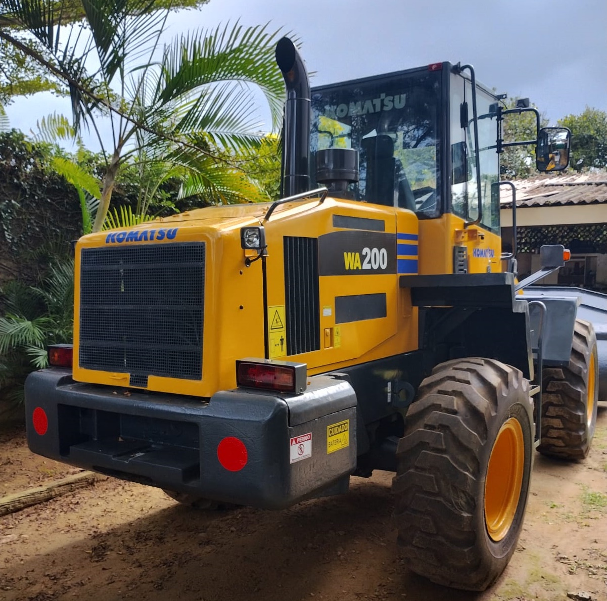 Carregadeira Pneu KOMATSU WA200 - 24J209