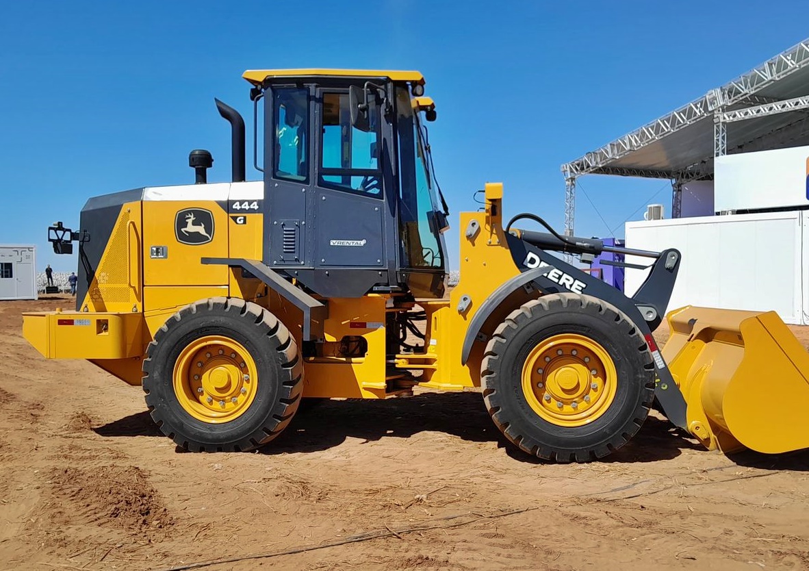 Carregadeira Pneu JOHN DEERE 444G - 24J311