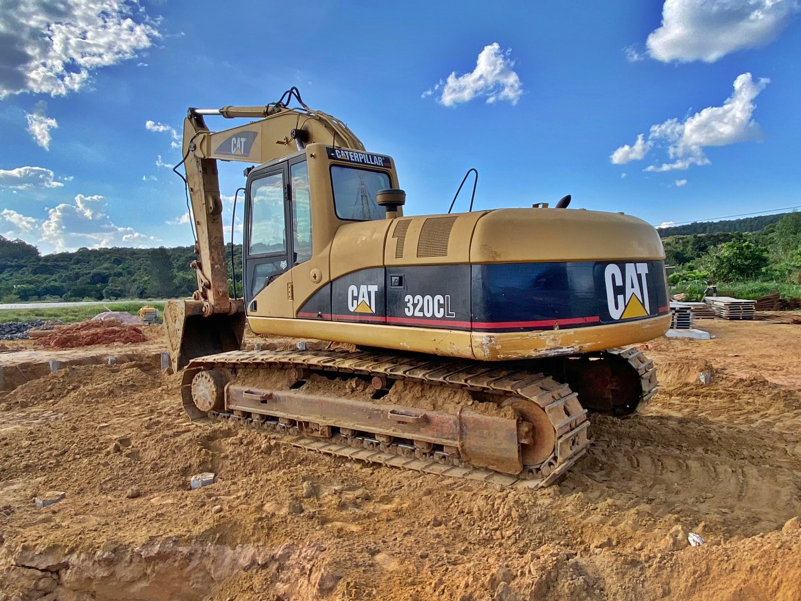 Escavadeira CATERPILLAR 320C - 24J411