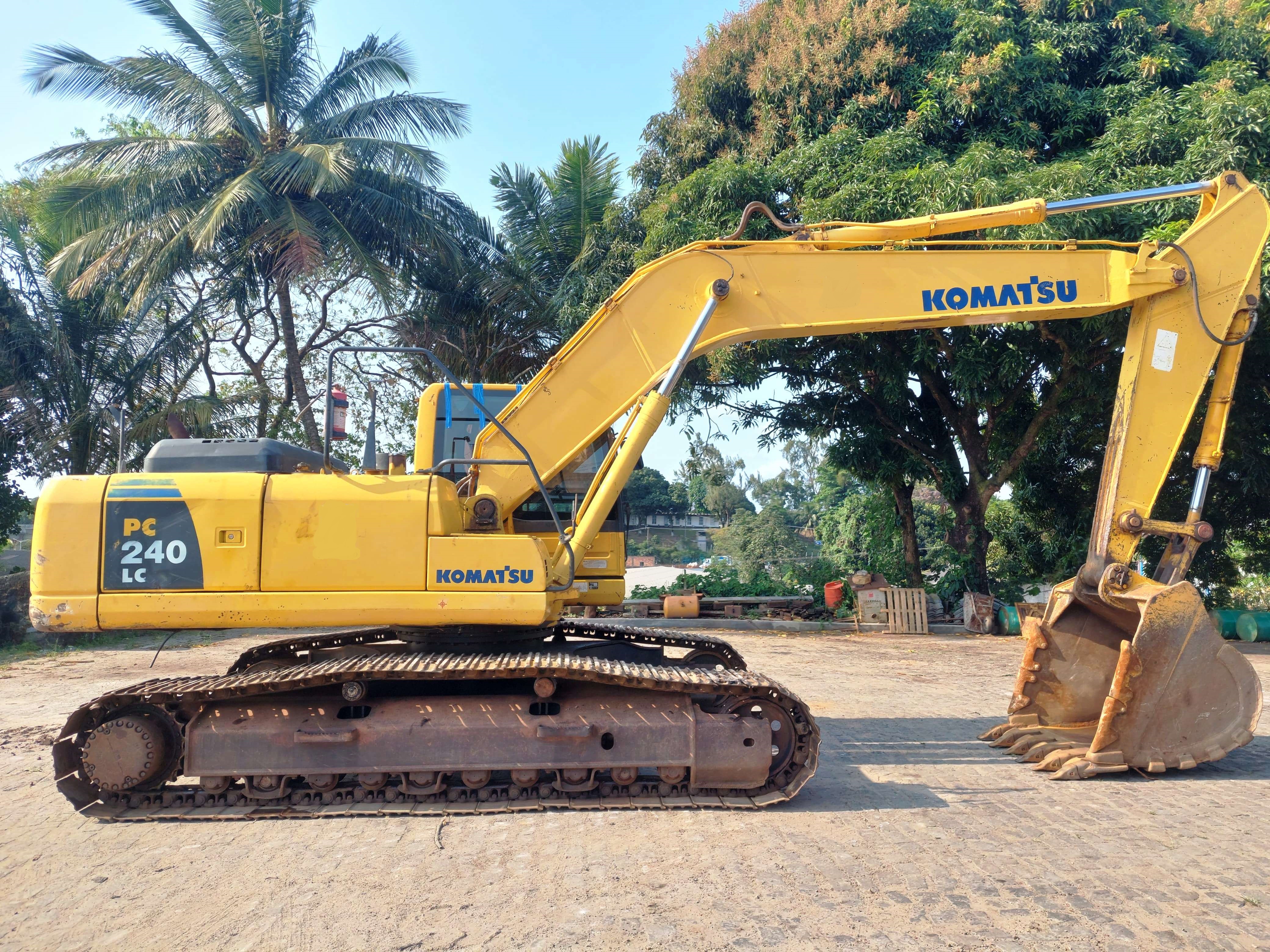 Escavadeira KOMATSU PC240 - 24L108