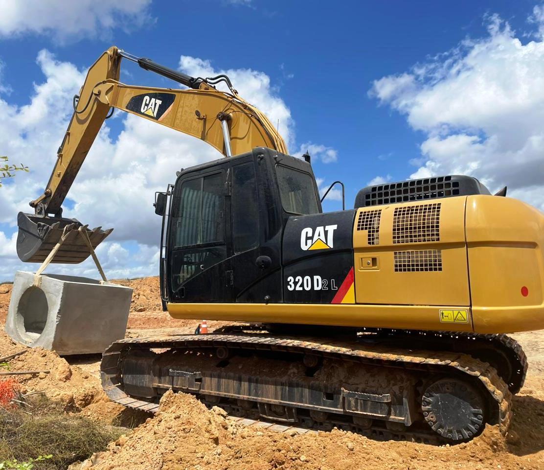 Escavadeira CATERPILLAR 320D - 24L115