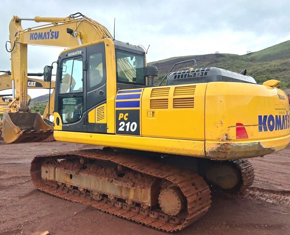 Escavadeira KOMATSU PC210 - 24L204