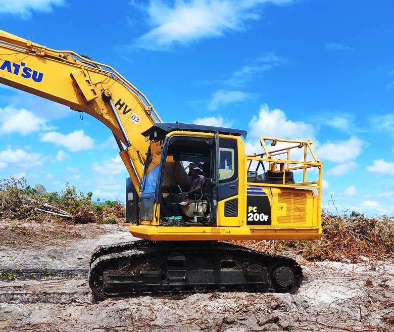 Escavadeira KOMATSU PC200 - 24L205