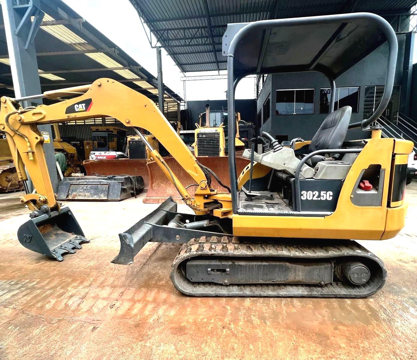 Mini Escavadeira CATERPILLAR 302.5C - 24L215