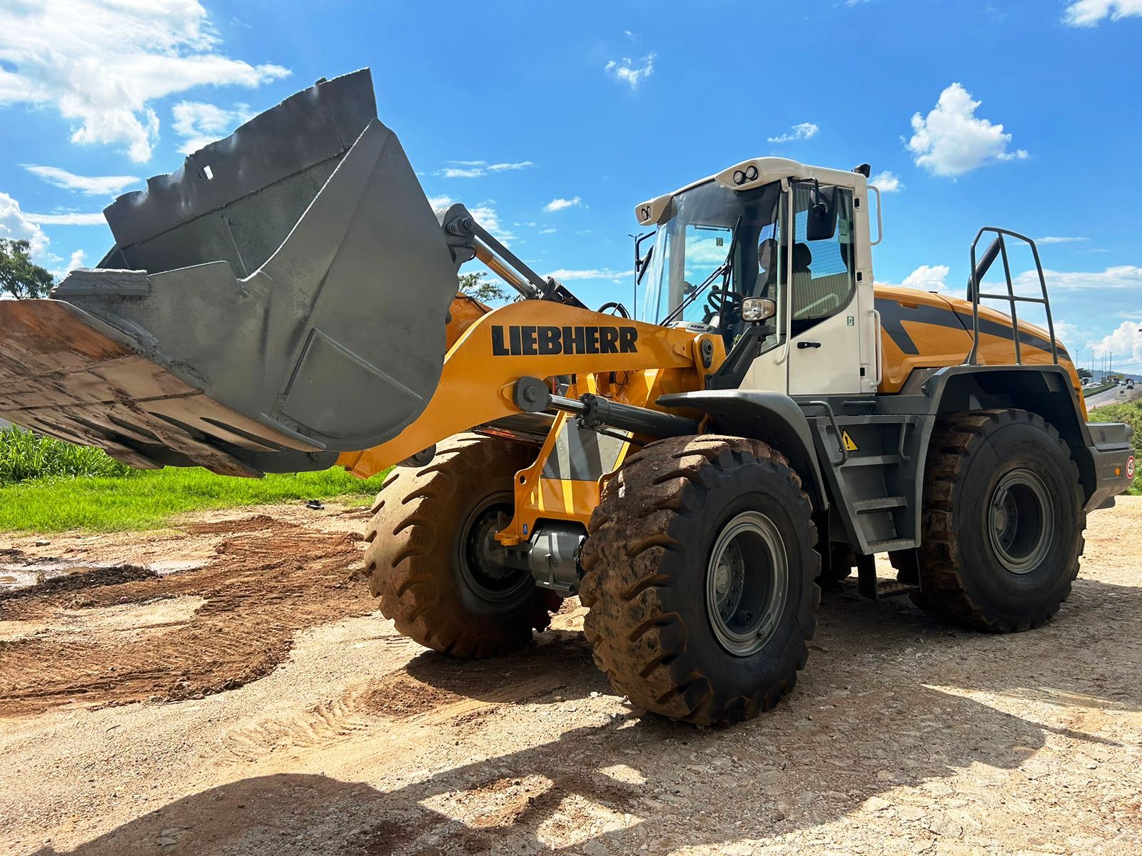 Carregadeira Pneu LIEBHERR 556 - 24L309