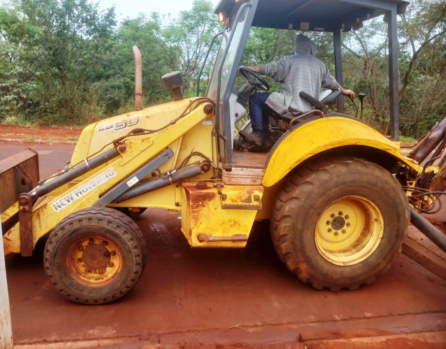 Retro Escavadeira NEW HOLLAND LB90 - 25A306