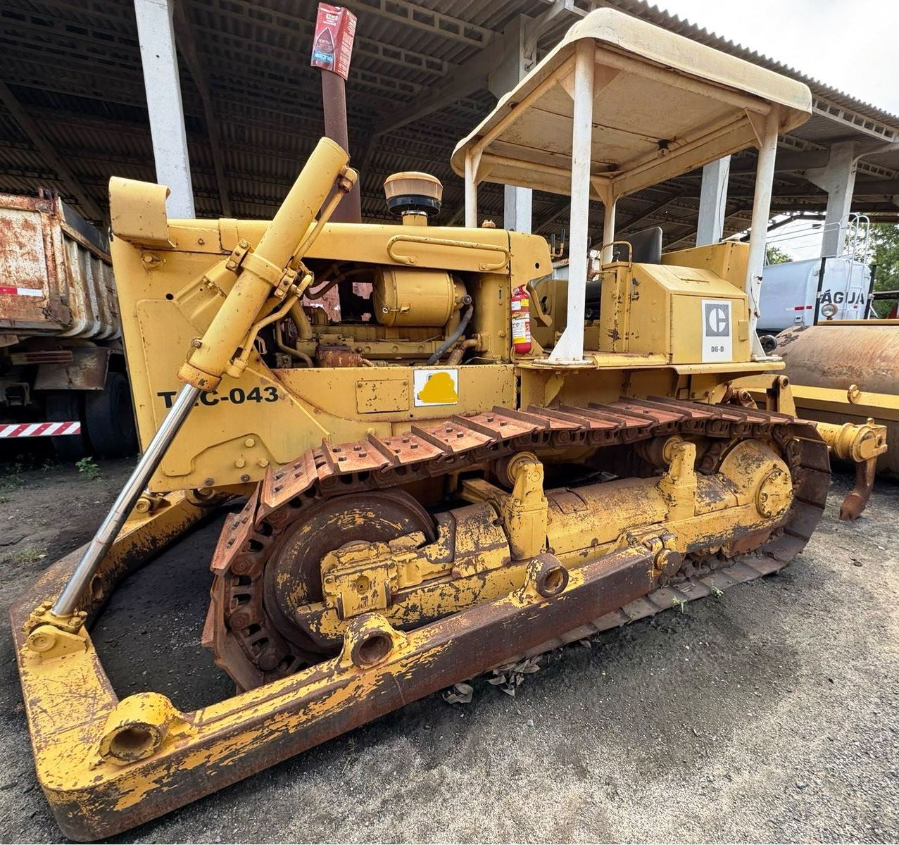 Trator Esteira CATERPILLAR D6DPS - 25D209