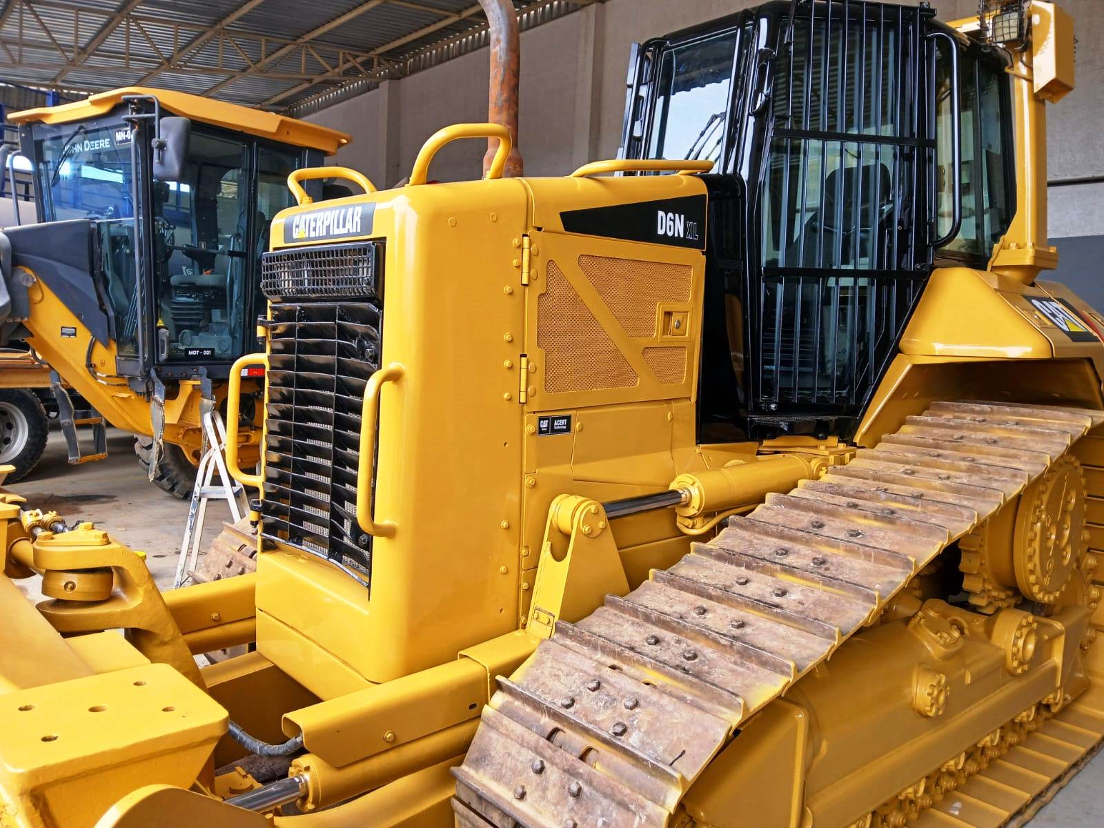 Trator Esteira CATERPILLAR D6N - 25D310
