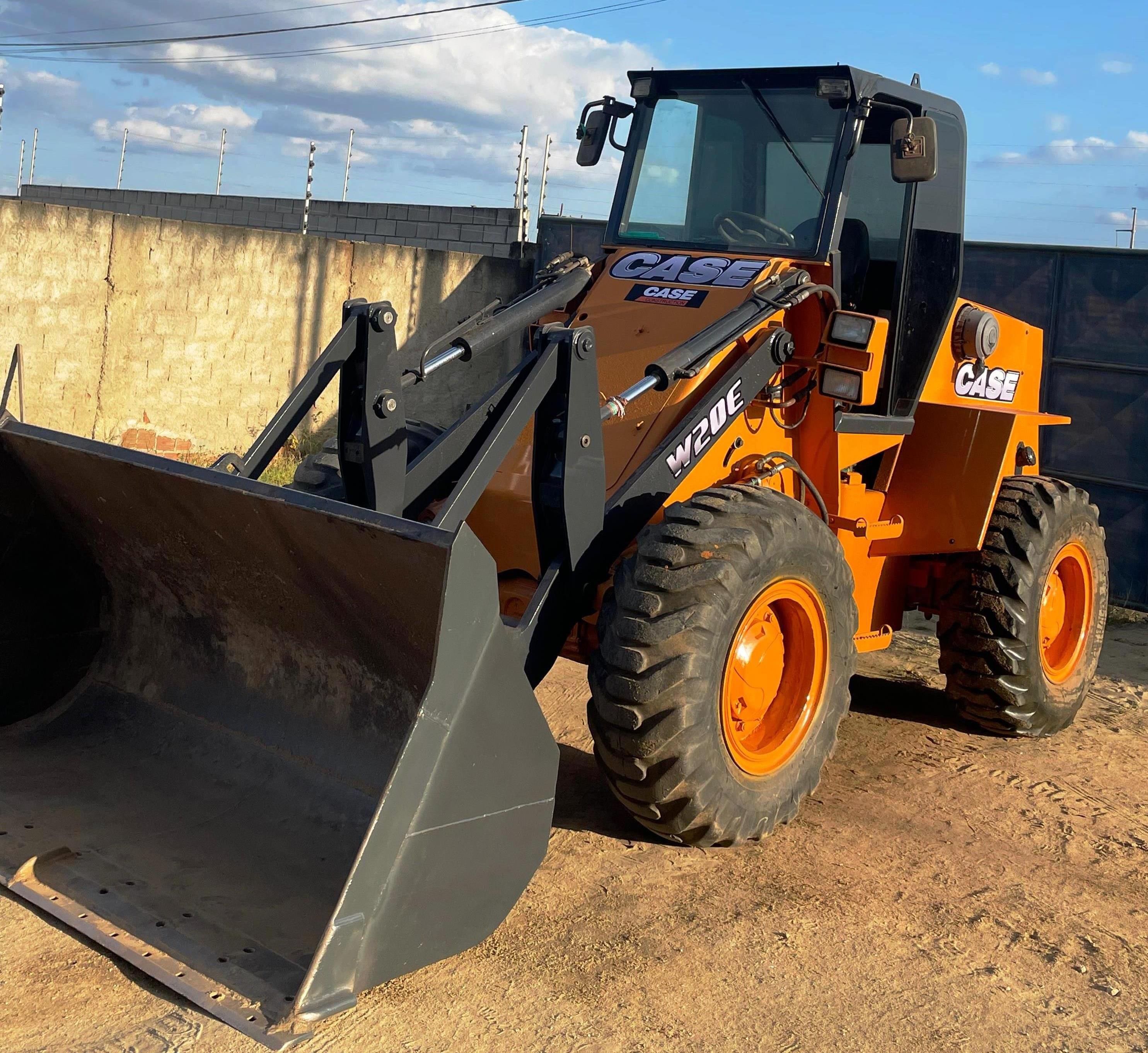 Carregadeira Pneu CASE W20E - 25D411