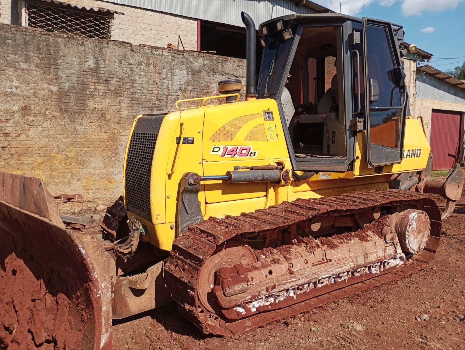 Trator Esteira NEW HOLLAND D140 - 25E102