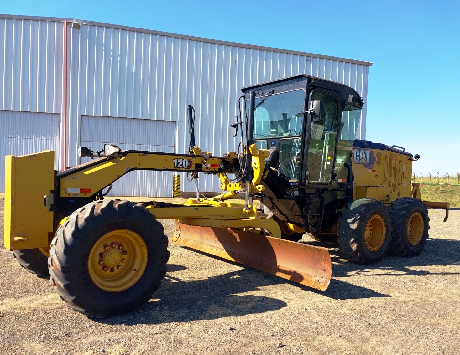 Motoniveladora CATERPILLAR 120 - 25E203