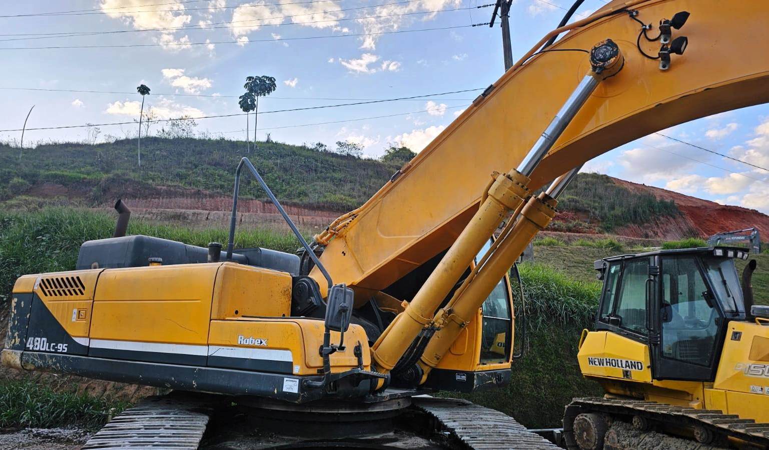 Escavadeira HYUNDAI R480 - 25E205