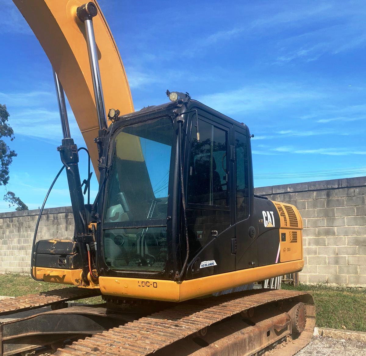 Escavadeira CATERPILLAR 320D - 25E308