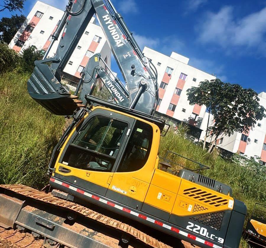 Escavadeira HYUNDAI R220 - 25E405