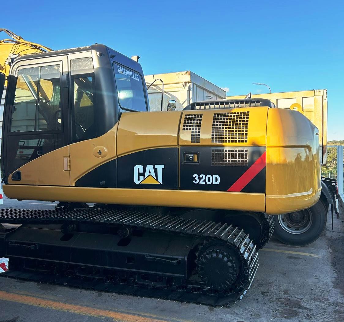 Escavadeira CATERPILLAR 320D - 25F103