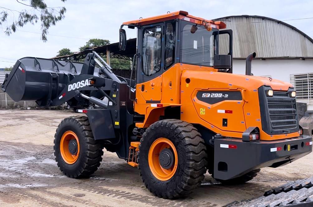 Carregadeira Pneu DOOSAN SD200-3 - 25F106