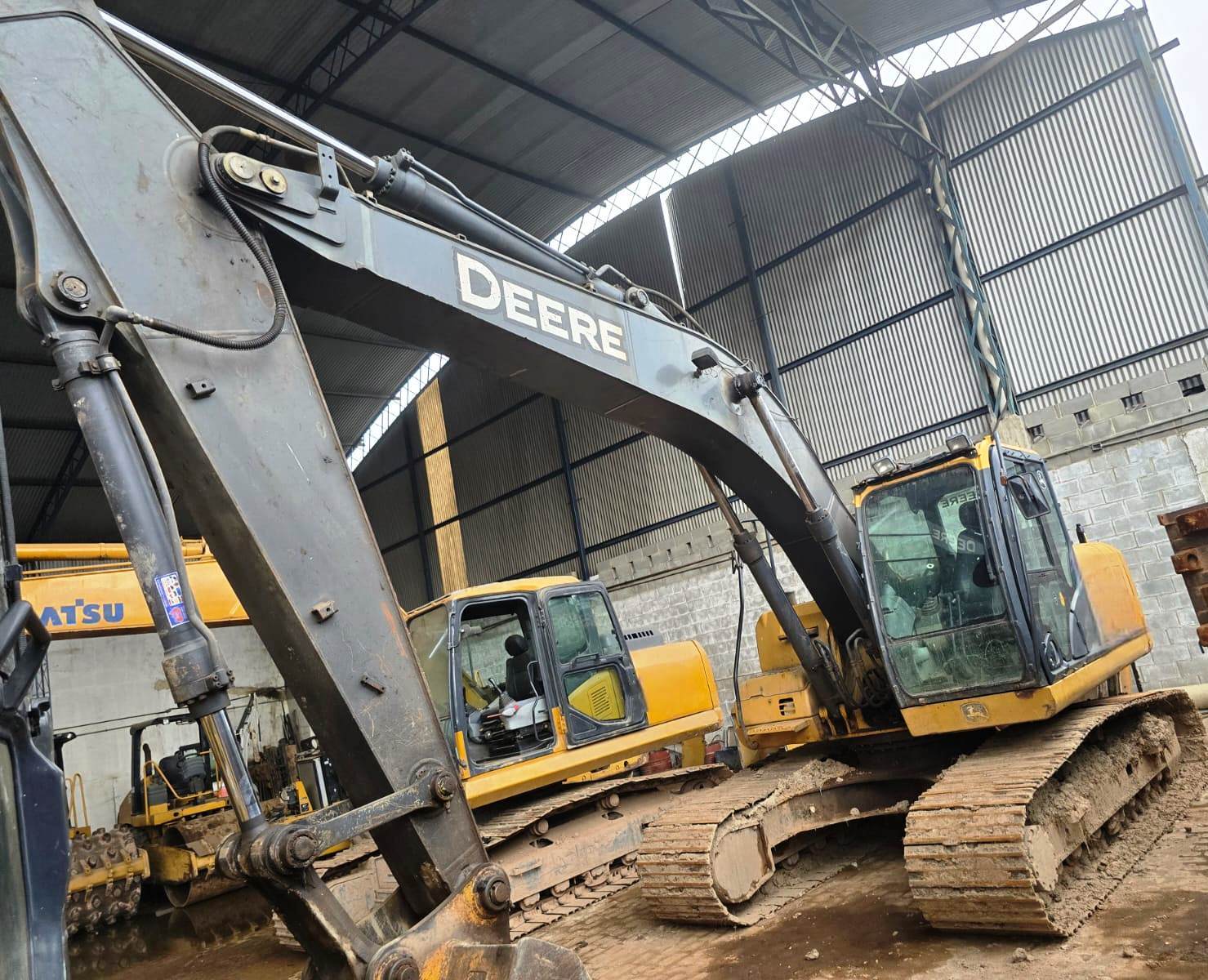 Escavadeira JOHN DEERE 210G - 25F108