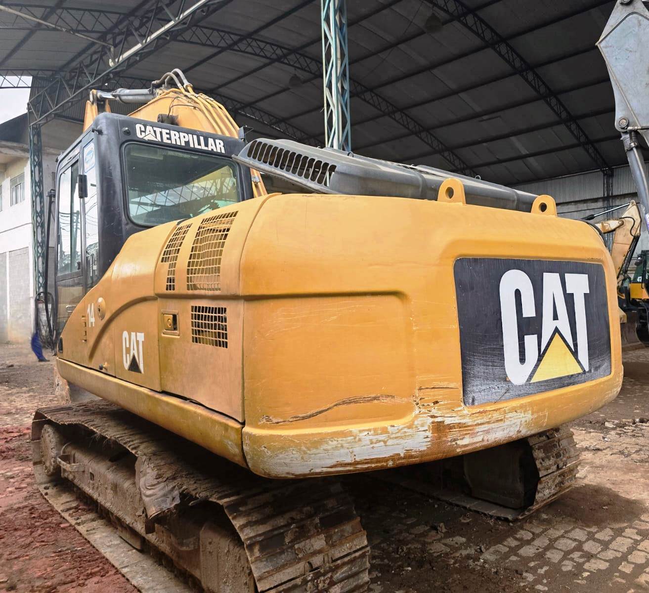 Escavadeira CATERPILLAR 320D - 25F110