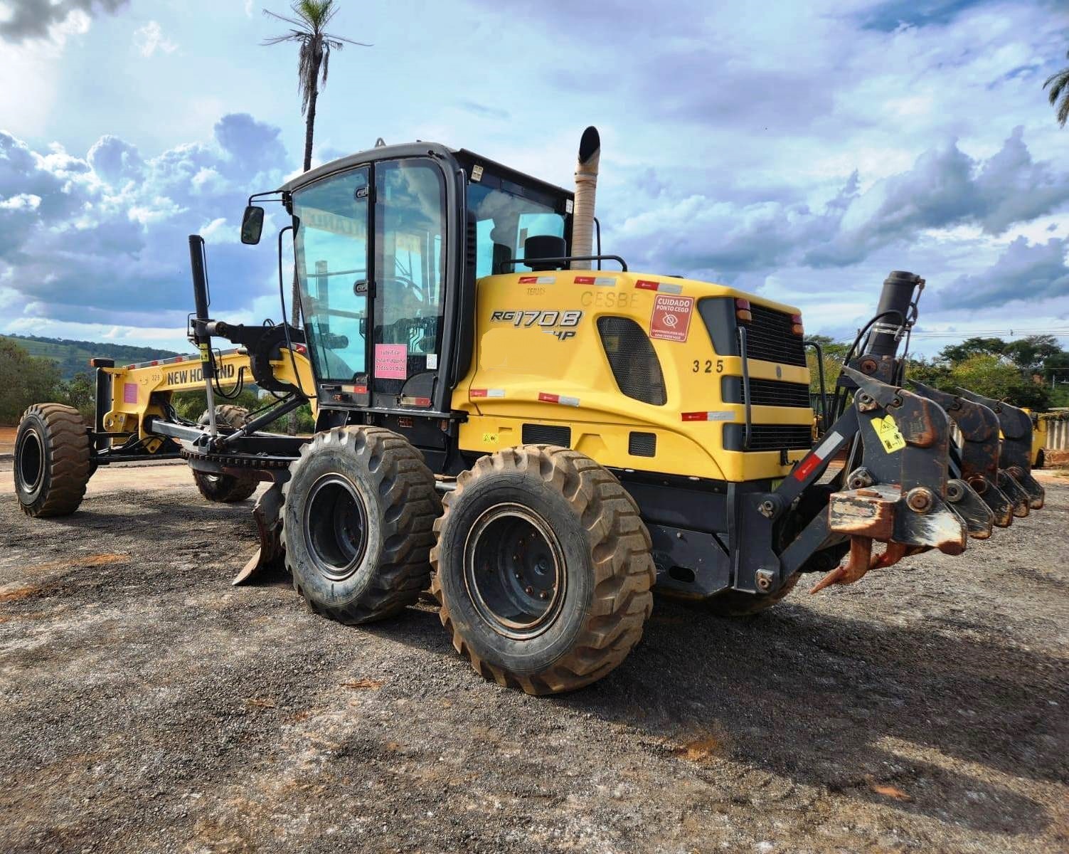Motoniveladora NEW HOLLAND RG170 - 25F205