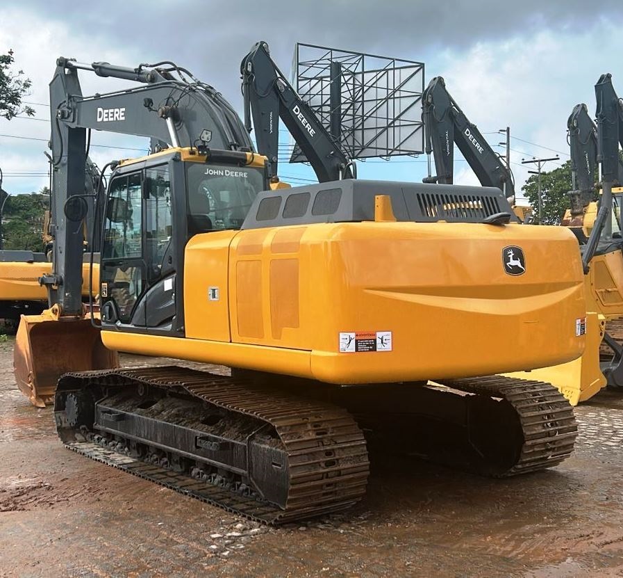 Escavadeira JOHN DEERE 210G - 25F208