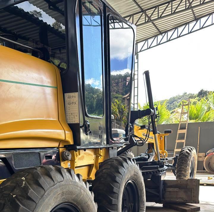 Motoniveladora NEW HOLLAND RG140 - 25F405