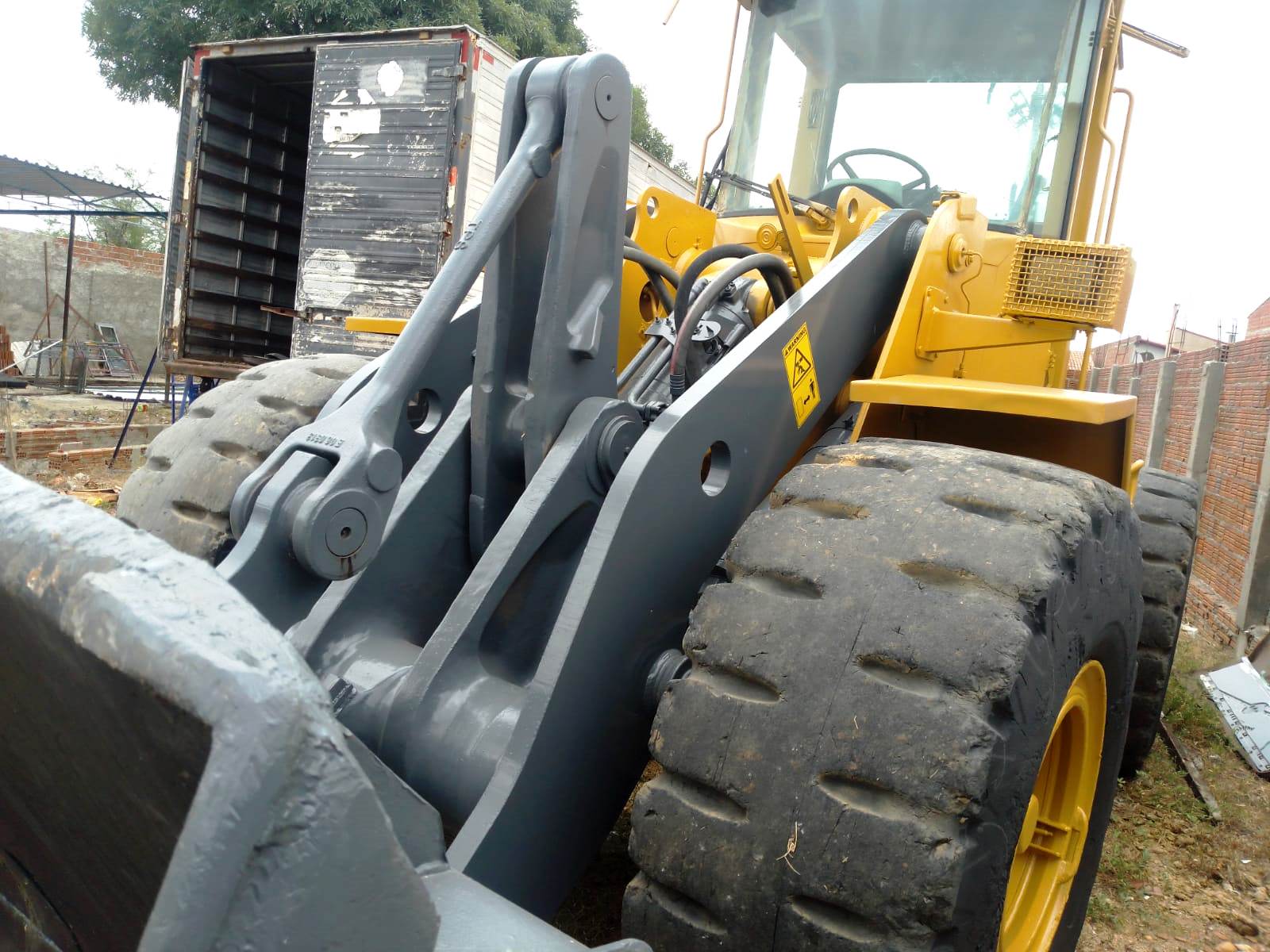 Carregadeira Pneu VOLVO L120 - 25G110
