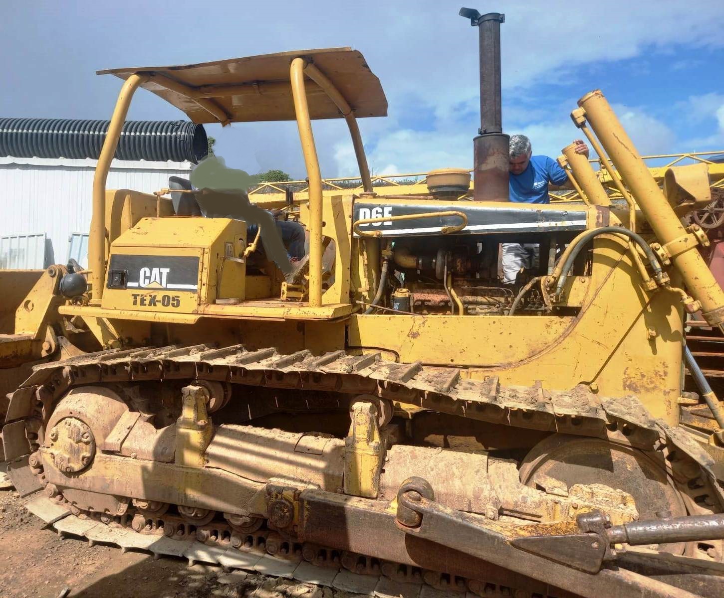 Trator Esteira CATERPILLAR D6EPS - 25G112