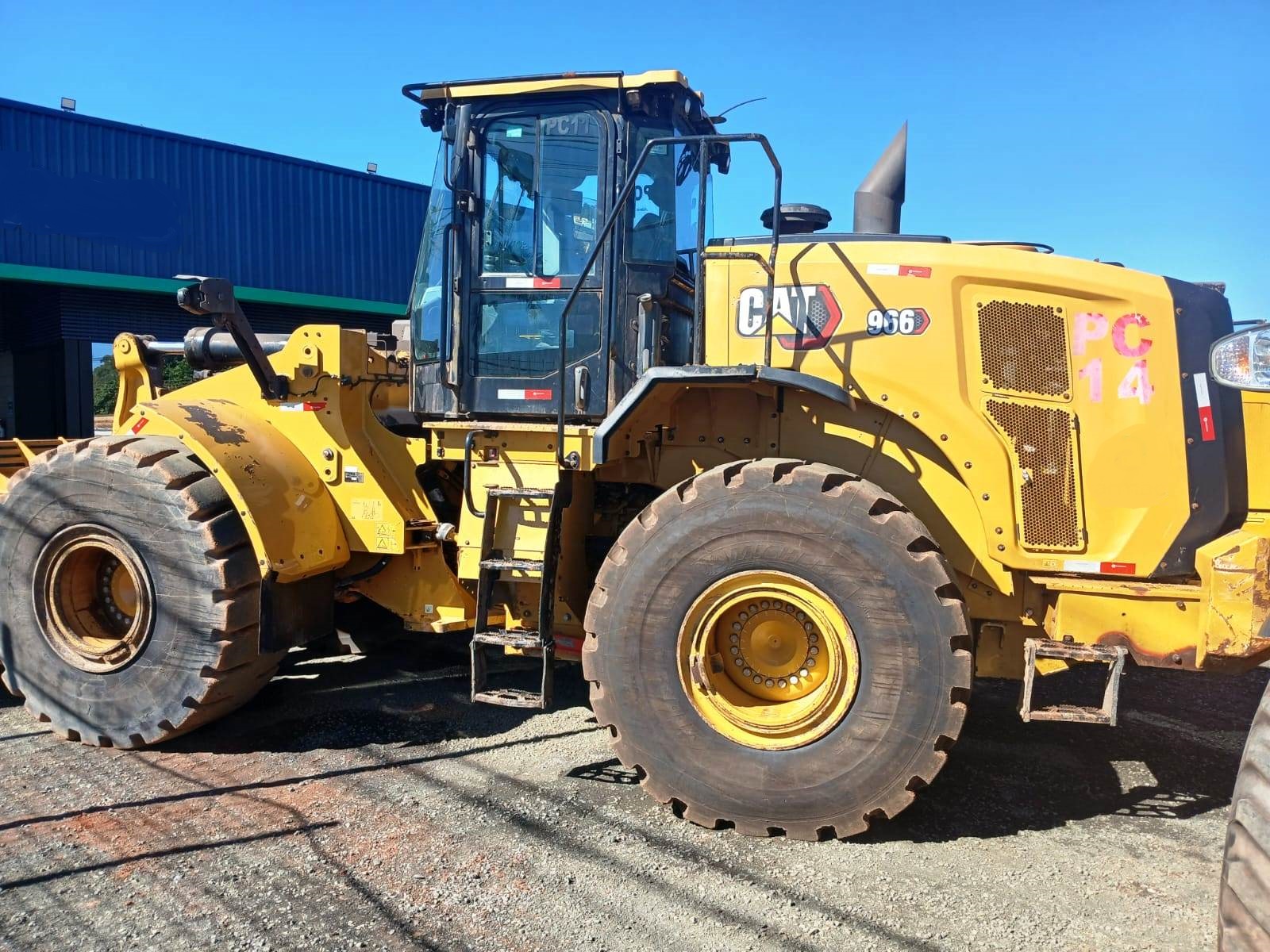 Carregadeira Pneu CATERPILLAR 966 - 25G119