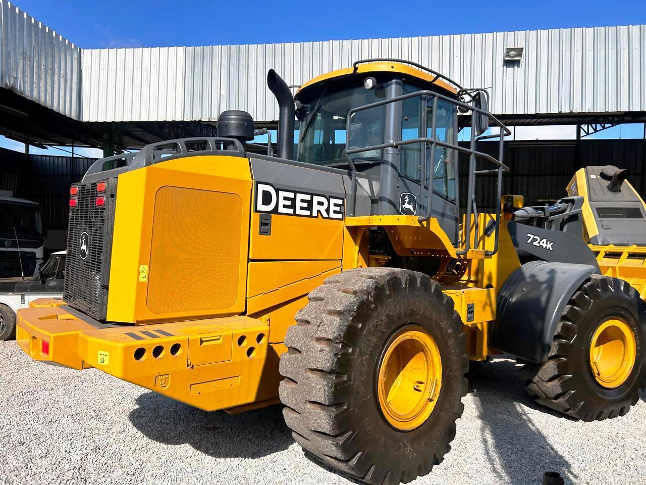 Carregadeira Pneu JOHN DEERE 724K - 25G203