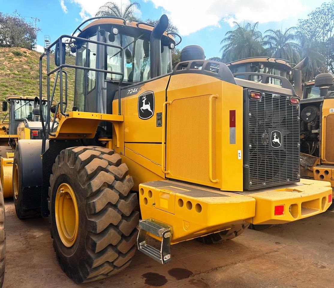 Carregadeira Pneu JOHN DEERE 724K - 25G223