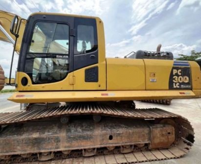 Escavadeira KOMATSU PC300 - 25G304