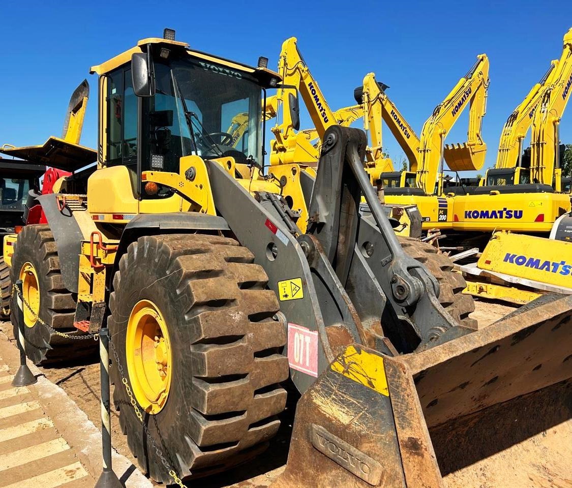 Carregadeira Pneu VOLVO L120 - 25G405