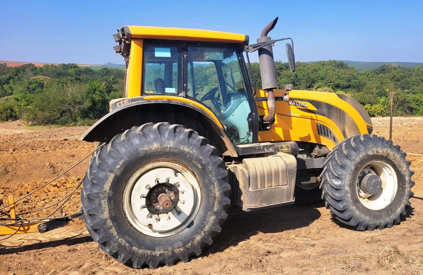 Trator Pneu VALTRA BH194 - 25G413