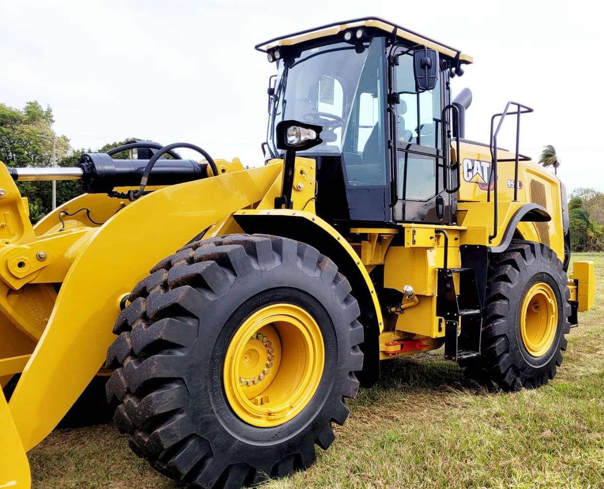 Carregadeira Pneu CATERPILLAR 950L - 25G504