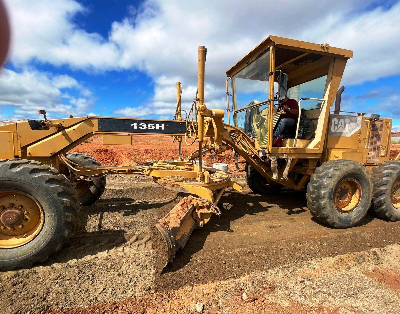 Motoniveladora CATERPILLAR 135H - 25G514