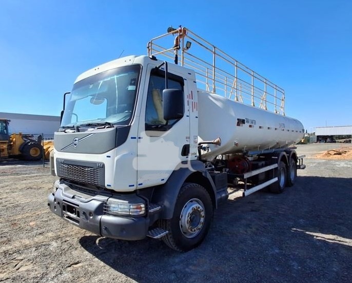 Caminhao VOLVO VM270 - 25H110